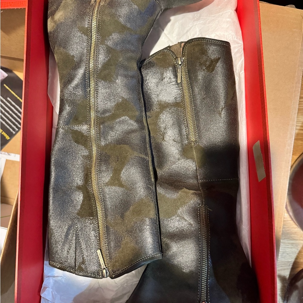Donald J. Pliner Devi3 Olive Vintage Suede Boots - Picture 2 of 8
